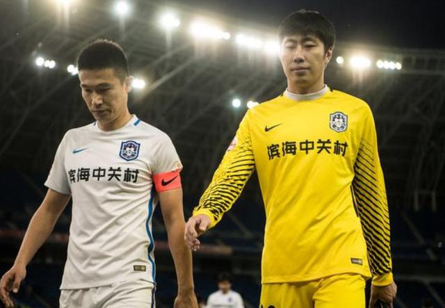  朗斯门将超神发挥，连续扑点助队保级  